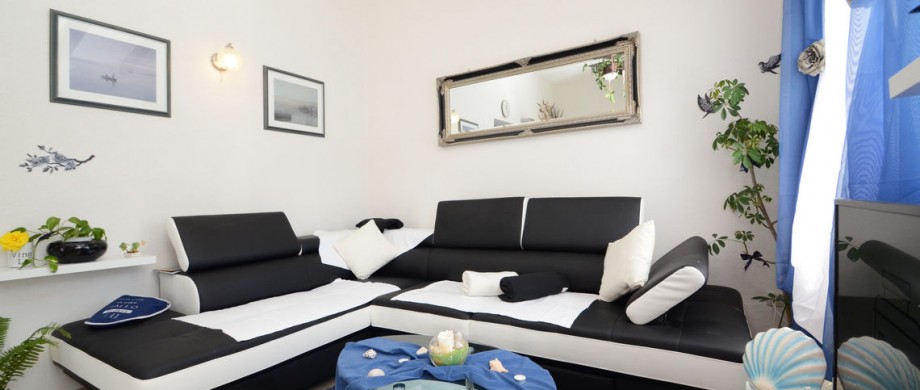 paradise-vela-luka-house-for-rent-livingroom-04