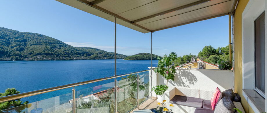 holiday-home-paradise-house1-topfloor-balcony1-10-2021-pic-01