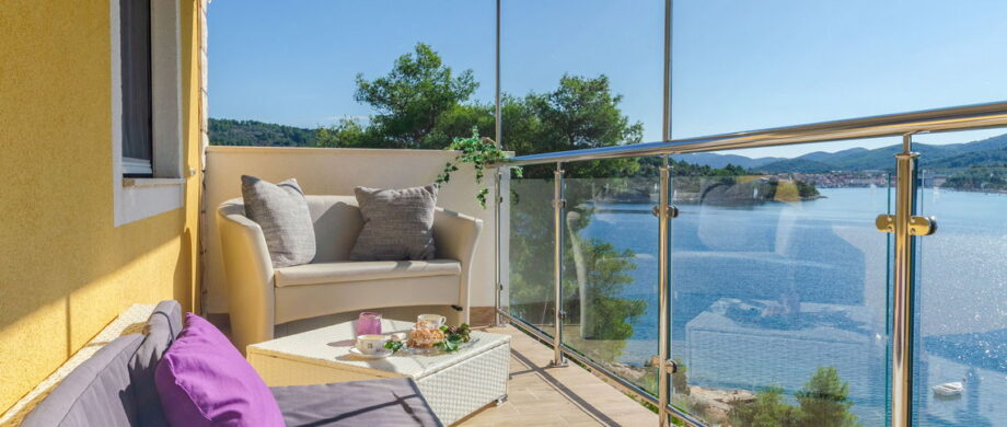holiday-home-paradise-house1-topfloor-balcony2-10-2021-pic-02
