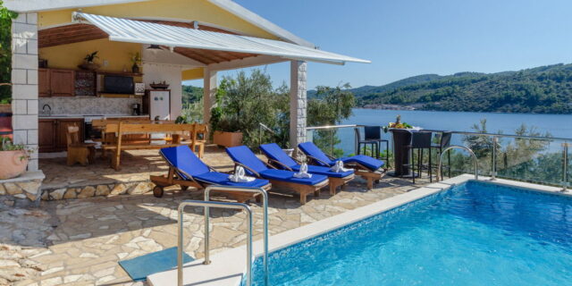korcula-velaluka-holidayhome-paradise-pool-lounge-10-2021-pic-12